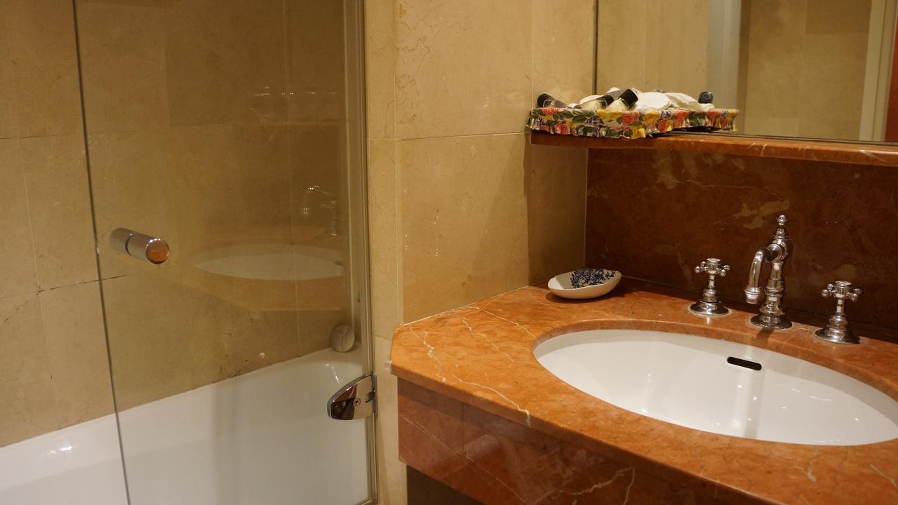 Le Relais Medicis Hotell Paris Eksteriør bilde