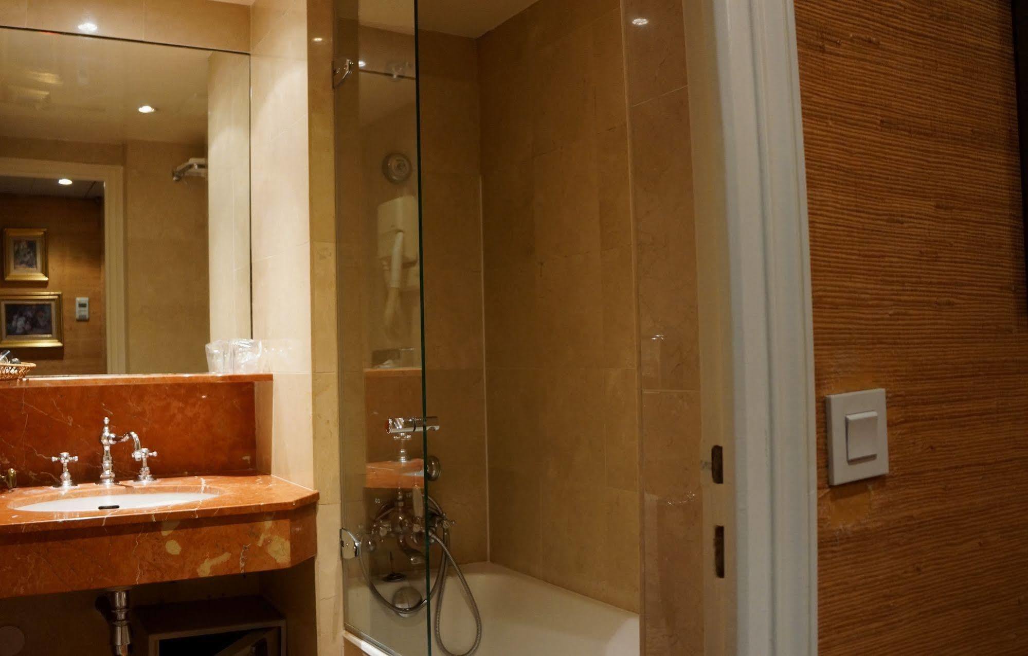 Le Relais Medicis Hotell Paris Eksteriør bilde